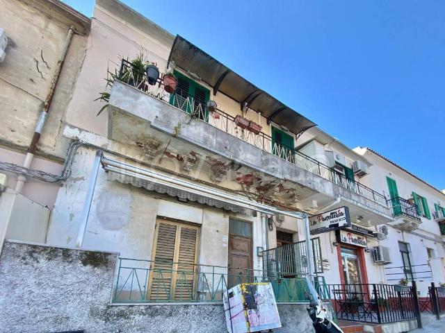 Vendesi casa indipendente a Messina viale Annunziata, Annunziata Bassa