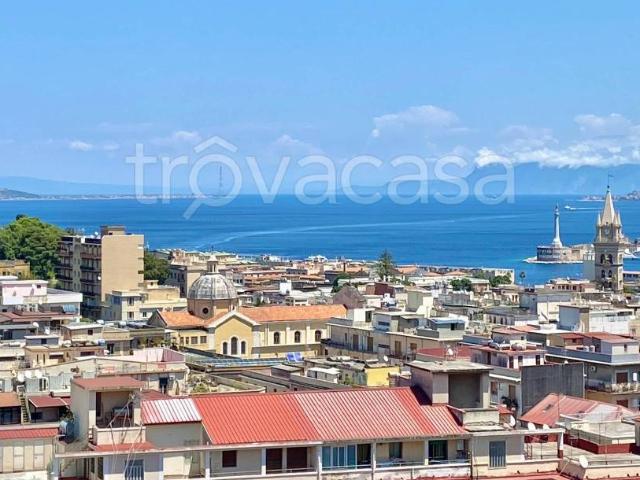 Vendesi casa indipendente a Messina, Viale Italia Montepiselli