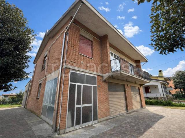 Vendesi casa indipendente a Novi di Modena