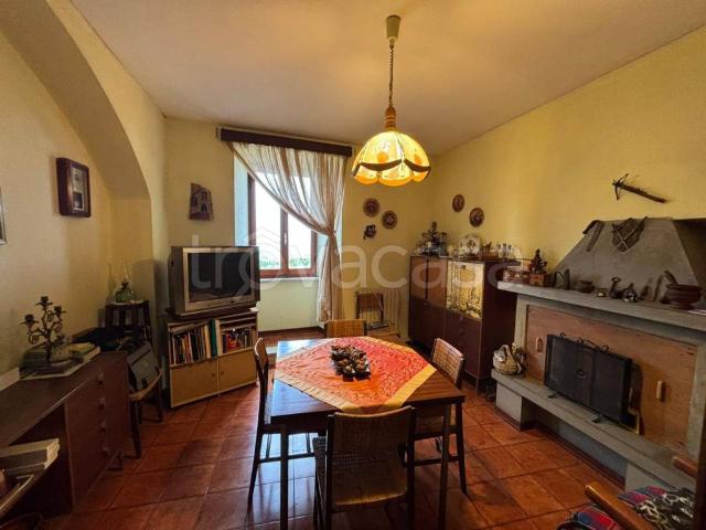 Vendesi casa indipendente a Narni via Erasmo Gattamelata