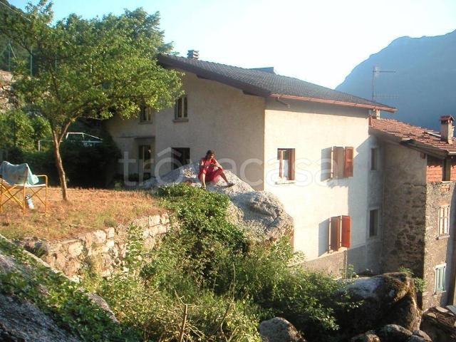 Vendesi casa indipendente a Nesso