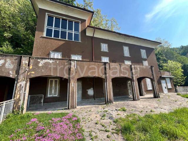 Vendesi casa indipendente a Sotto il Monte Giovanni XXIII, Pratolongo