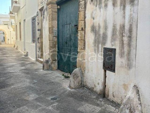 Vendesi casa indipendente a Soleto via Porta di Ferro, 10