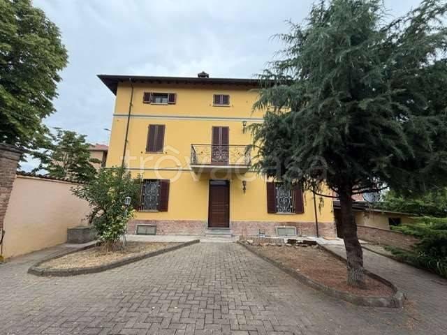 Vendesi casa indipendente a Sale
