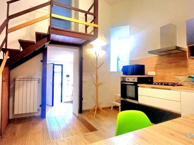 Vendesi casa indipendente a Salerno via San Leone, 4, Centro Storico Teatro Verdi