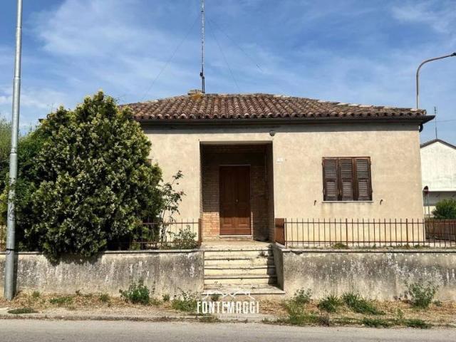 Vendesi casa indipendente a San Costanzo