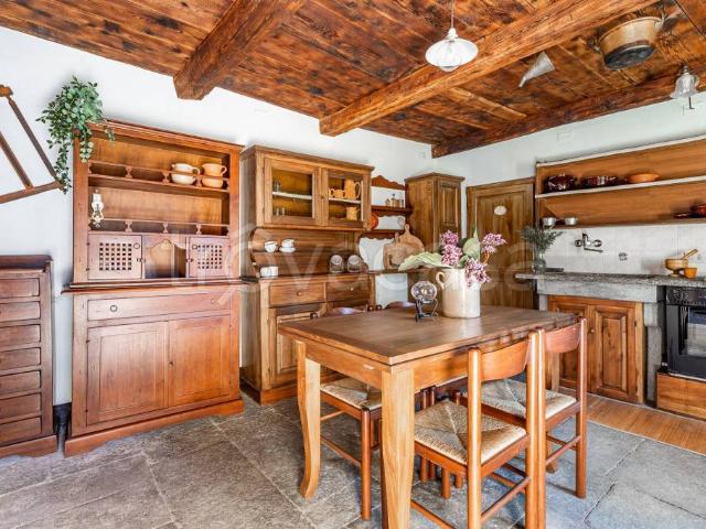 Vendesi casa indipendente a San Domenico, Varzo