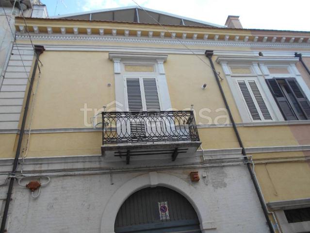 Vendesi casa indipendente a San Severo via De Cesare