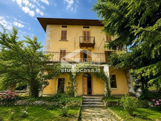 Vendesi casa indipendente a San Vigilio, Rogno