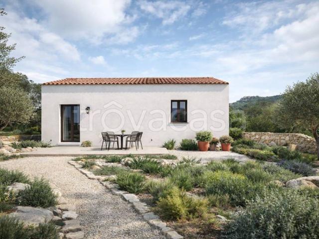 Vendesi casa indipendente a Santa Teresa Gallura