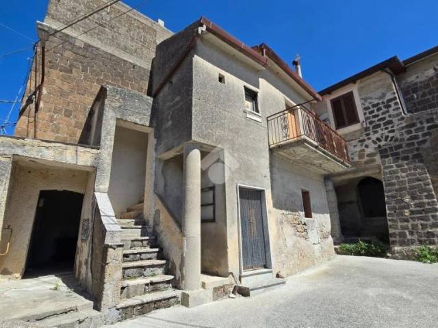 Vendesi casa indipendente a Sant'Agata de' Goti