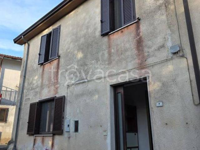Vendesi casa indipendente a Sant'Angelo dei Lombardi piazza Cesare d'Andrea