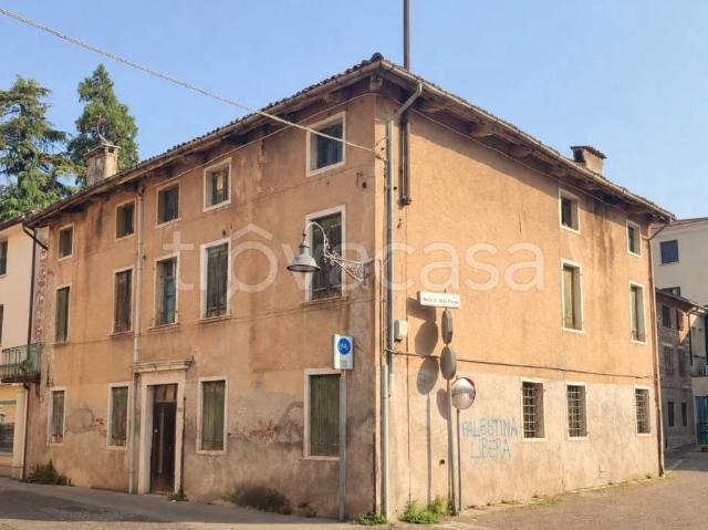 Vendesi casa indipendente a Schio
