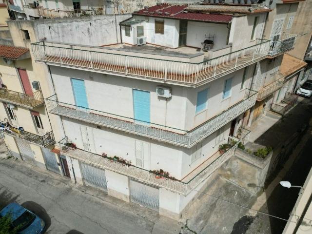 Vendesi casa indipendente a Scicli, Scicli