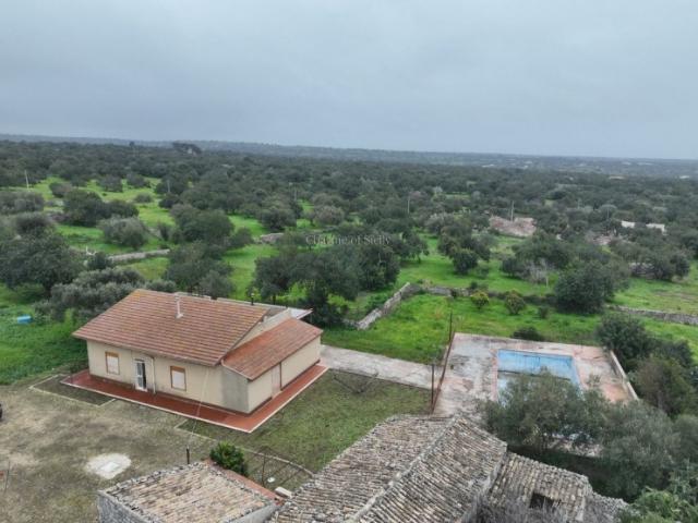Vendesi casa indipendente a Scicli, Scicli