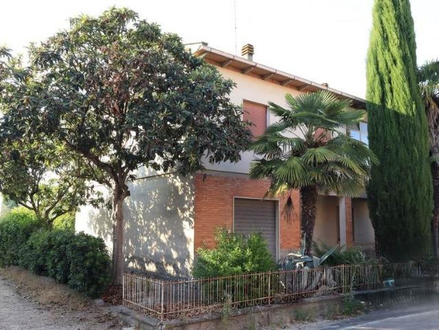 Vendesi casa indipendente a Sinalunga, Bettolle