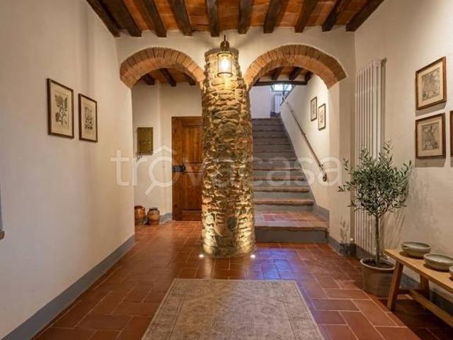 Vendesi casa indipendente a Sinalunga piazza Regina Margherita, Rigomagno