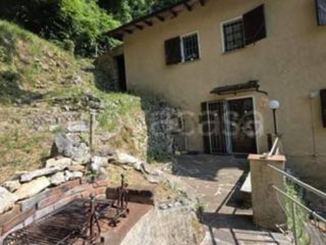 Vendesi casa indipendente a Stazzema