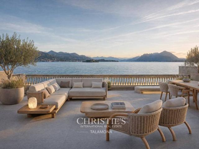 Vendesi casa indipendente a Stresa