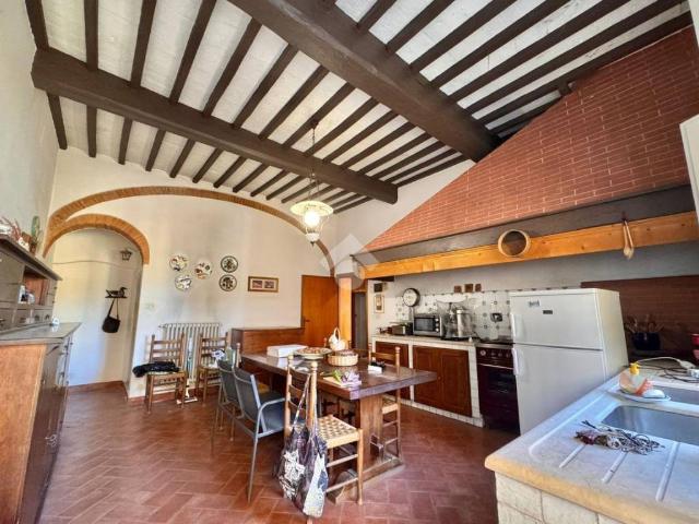 Vendesi casa indipendente a Poggio a Caiano via Giuseppe Verdi, 33