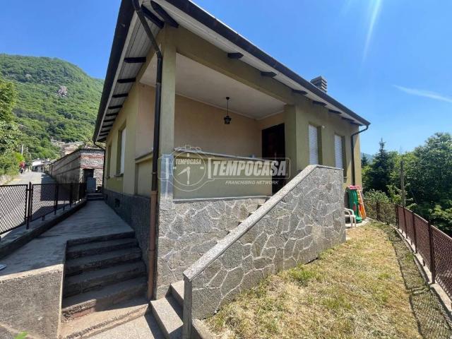 Vendesi casa indipendente a Pont Canavese via Ospedale