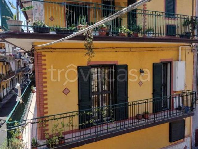 Vendesi casa indipendente a Paternò via Lecco, 41