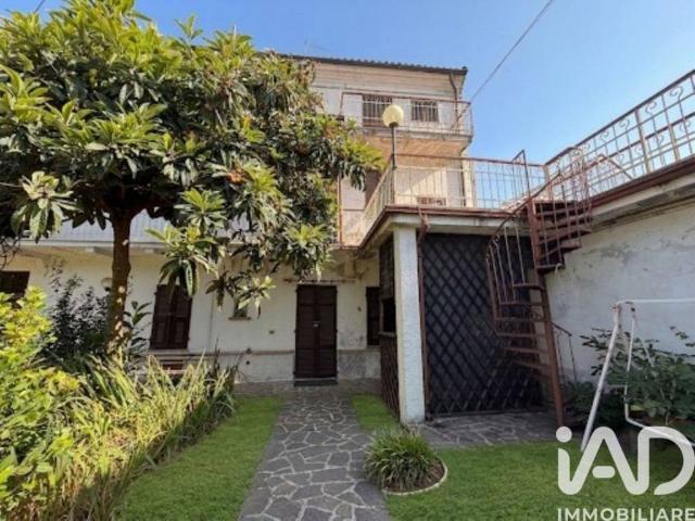 Vendesi casa indipendente a Paderna via carezzano