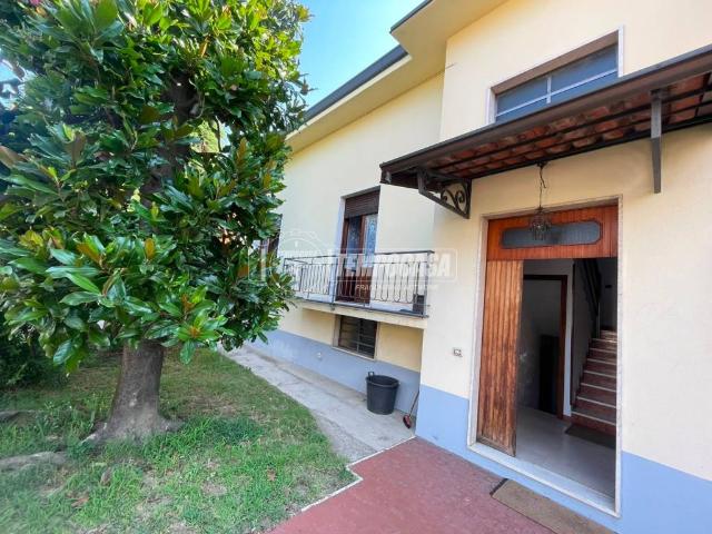 Vendesi casa indipendente a Paderno Dugnano via ferrini contardo 4