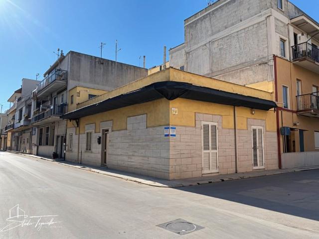 Vendesi casa indipendente a Palagiano via Marconi 31