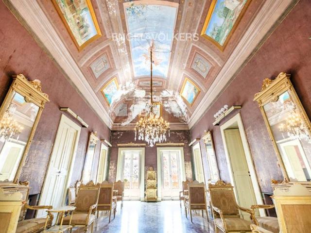 Vendesi casa indipendente a Parabita via Lucia la Greca, 13