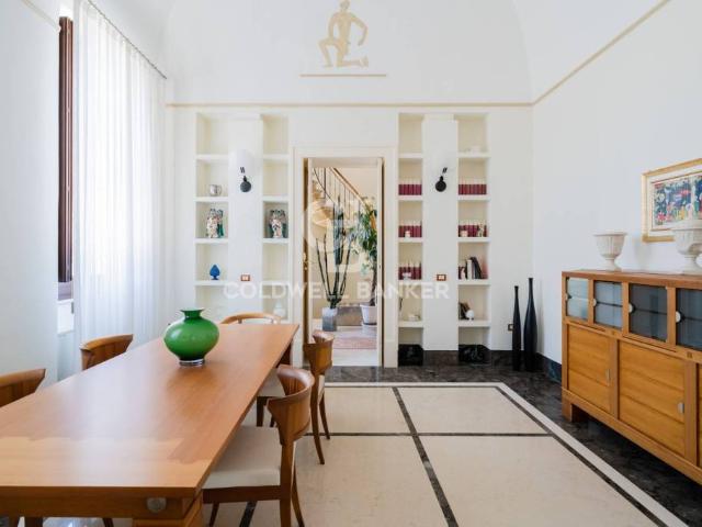 Vendesi casa indipendente a Parabita via Piave