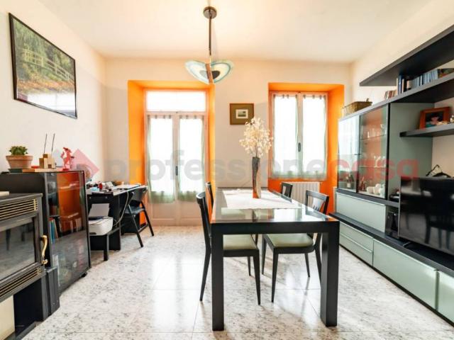 Vendesi casa indipendente a Paruzzaro via San Rocco