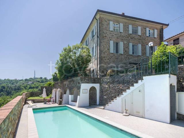 Vendesi casa indipendente a Pedona, Camaiore