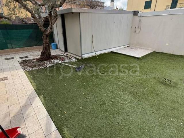 Vendesi casa indipendente a Pesaro via Lodovico Agostini, Soria