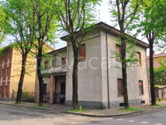 Vendesi casa indipendente a Piacenza via Alessandria, 38, Infrangibile