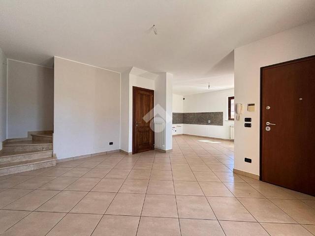 Vendesi casa indipendente a Pineto via Aniello Polsi, 33