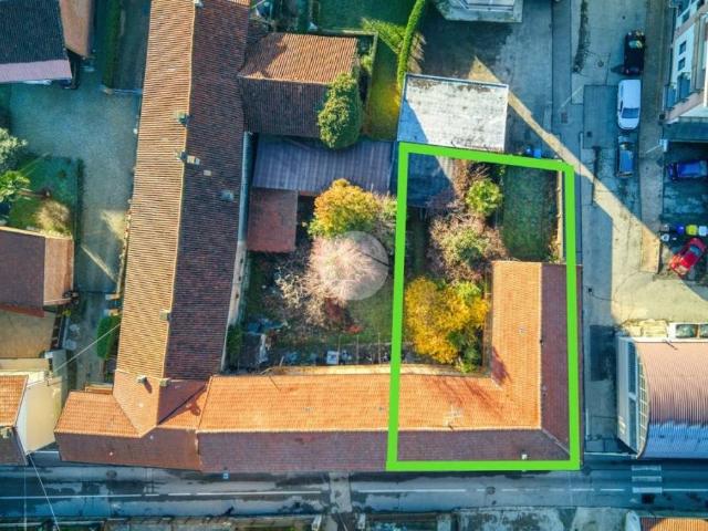 Vendesi casa indipendente a Piossasco via Peschiera, 6