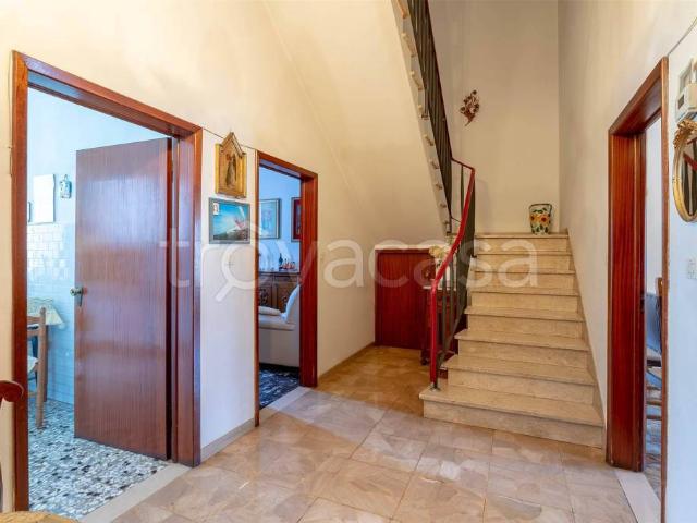 Vendesi casa indipendente a Prato via Gandhi, Sant'Ippolito