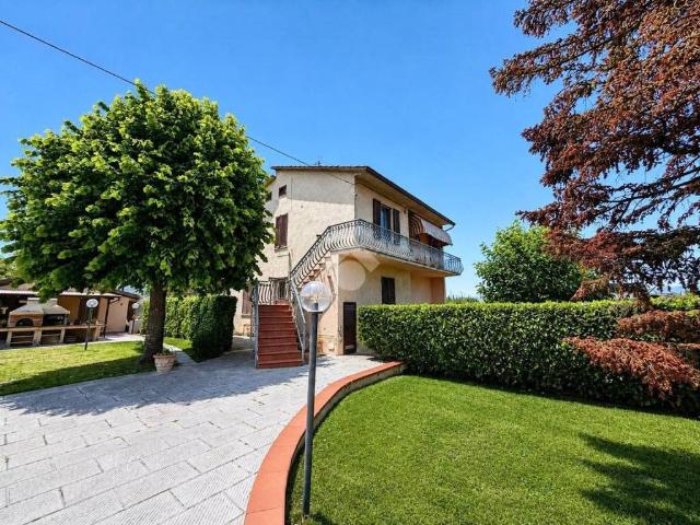Vendesi casa indipendente a Quarrata via Larga