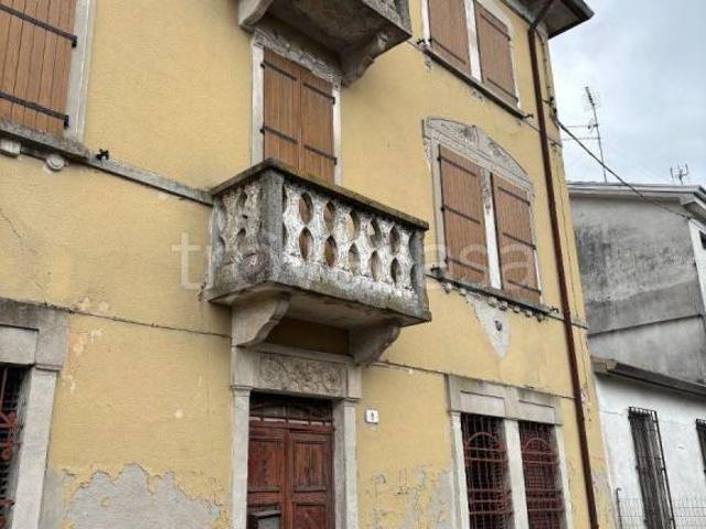 Vendesi casa indipendente a Quistello via Anselmo Cessi, 4