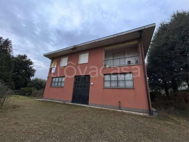 Vendesi casa indipendente a Rovellasca