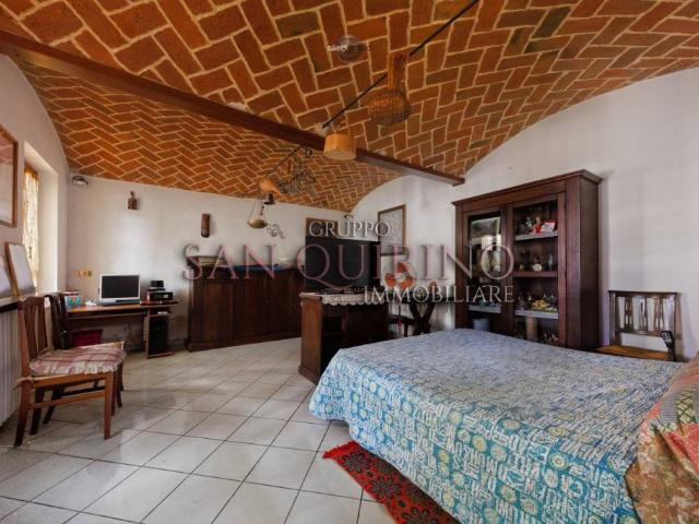 Vendesi casa indipendente a Rolo via primo maggio, 4