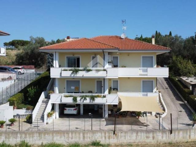 Vendesi casa indipendente a Roseto degli Abruzzi via Salara, 65
