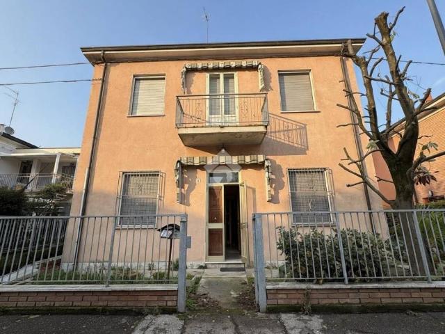 Vendesi casa indipendente a Ravenna, San Biagio