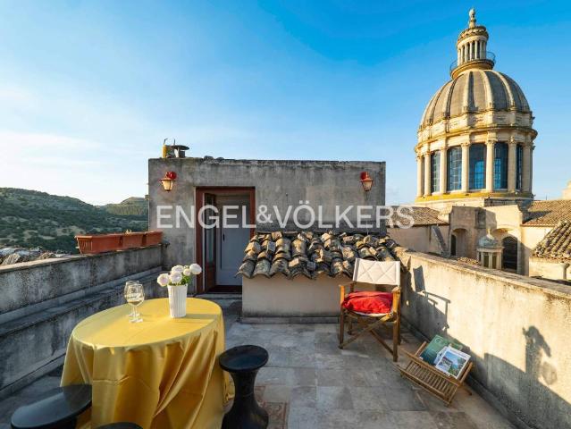 Vendesi casa indipendente a Ragusa vico Specula, 7, Ibla