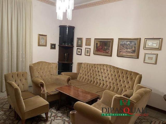 Vendesi casa indipendente a Ragusa via Michele Amari 18, Centro città