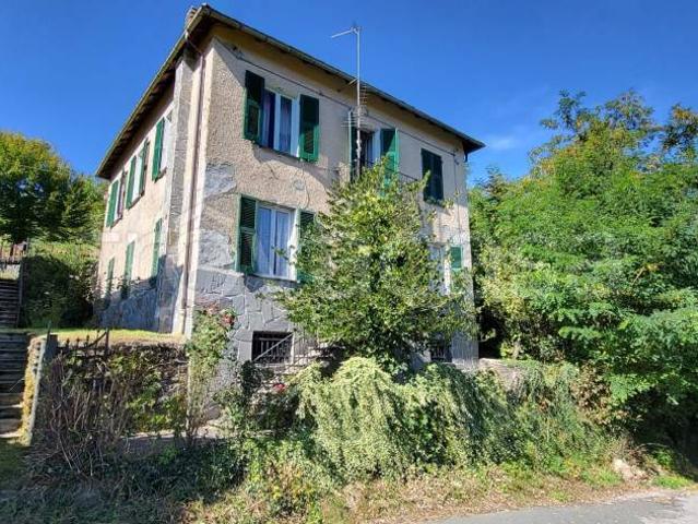 Vendesi casa indipendente a Rezzoaglio
