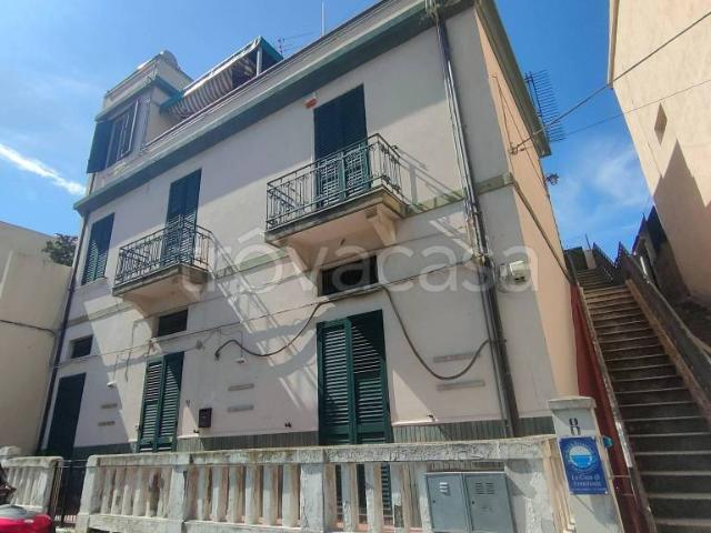 Vendesi casa indipendente a Reggio di Calabria via Villini Svizzeri, Trabocchetto Spirito Santo