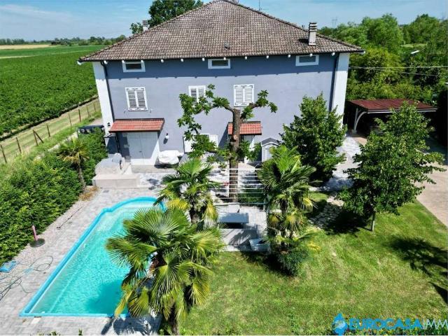 Vendesi casa indipendente a Rio Saliceto via Guastalla