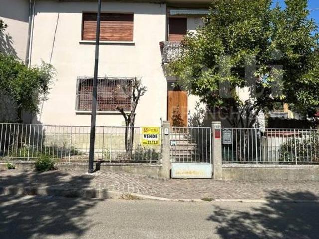 Vendesi casa indipendente a Riolo Terme via XXV aprile